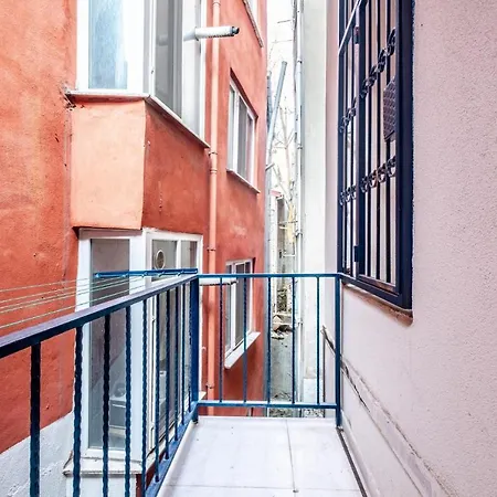 Central And Chic Studio Flat With Balcony In Sisli Apartmán *